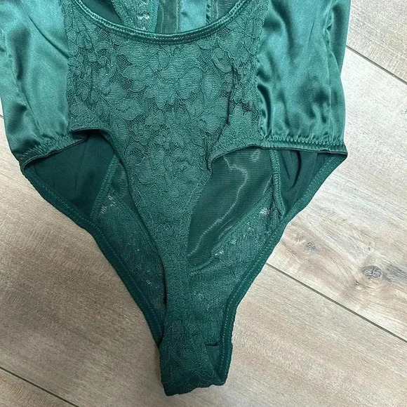 Urban Outfitters Green Satin & Lace Corset Bustier Bodysuit Out from Under Sz XS - Picture 8 of 10